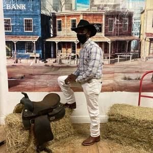 Meet your Posher, Dannie